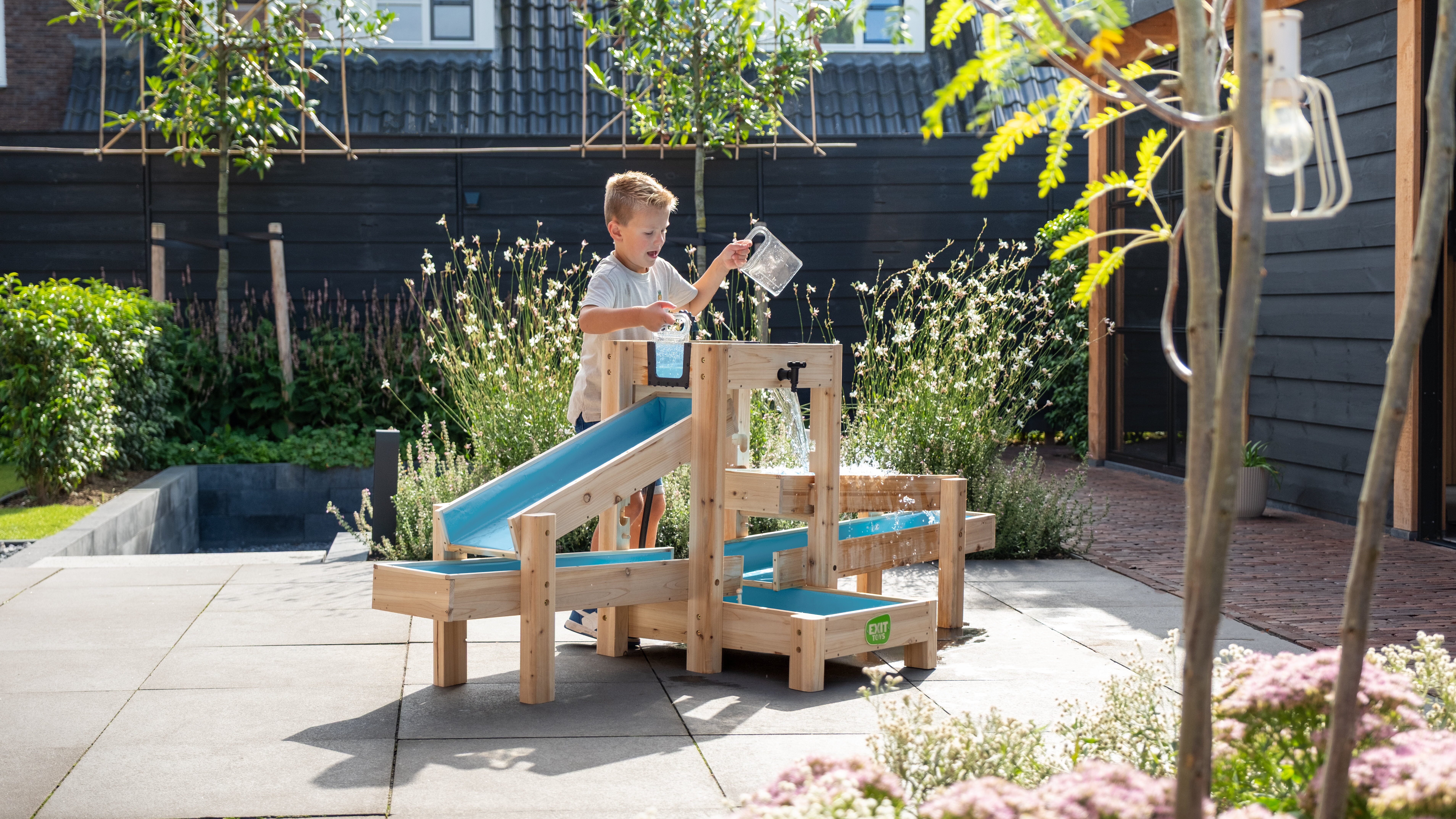 Benadrukt de gezamenlijke speelervaring: racen, samenwerken en non-stop actie voor alle kinderen die meedoen.