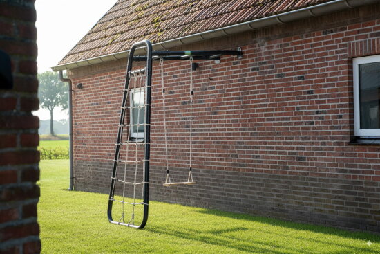 Monkeybar tegen de muur: ruimtebesparend, stoer en multifunctioneel.