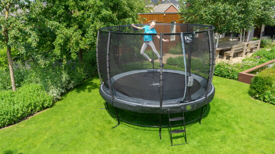 Met deze bundel is je trampoline direct compleet. Geen losse aankopen meer, maar alles wat je nodig hebt om veilig, comfortabel en zorgeloos te kunnen springen.